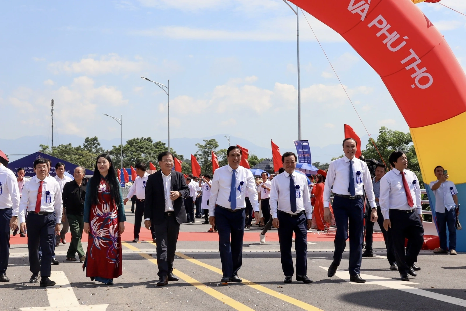 Inauguration of Vinh Phu Bridge across Lo River connecting Phu Tho and Vinh Phuc provinces