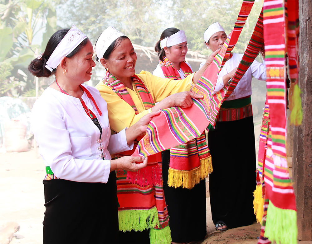 Tan Son District focuses on preserving and promoting the cultural identity of ethnic groups in association with tourism development