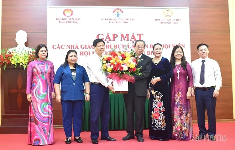 Gặp mặt các cựu giáo chức là cán bộ, hội viên Hội Khuyến học tiêu biểu