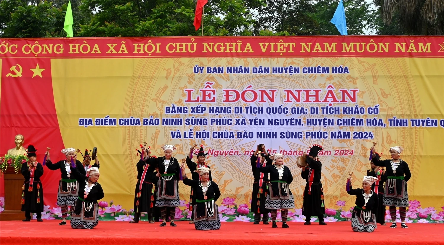 CLB văn hóa dân tộc Dao Tiền, xã Yên Nguyên tham gia biểu diễn tại Lễ đón nhận Bằng xếp hạng Di tích Quốc gia di tích khảo cổ địa điểm chùa Bảo Ninh Sùng Phúc. Giữ mạch nguồn văn hóa Dao Tiền