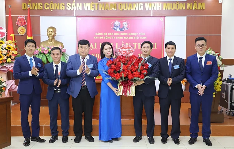 Đảng bộ Ban quản lý các khu Công nghiệp tỉnh Phú Thọ tổ chức đại hội chi bộ điểm