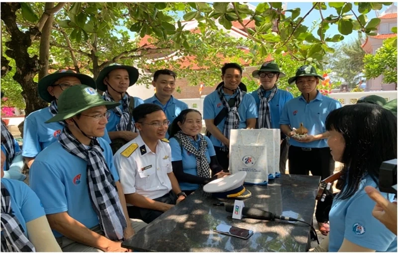 Tự hào hành trình kết nối đất liền và biển đảo