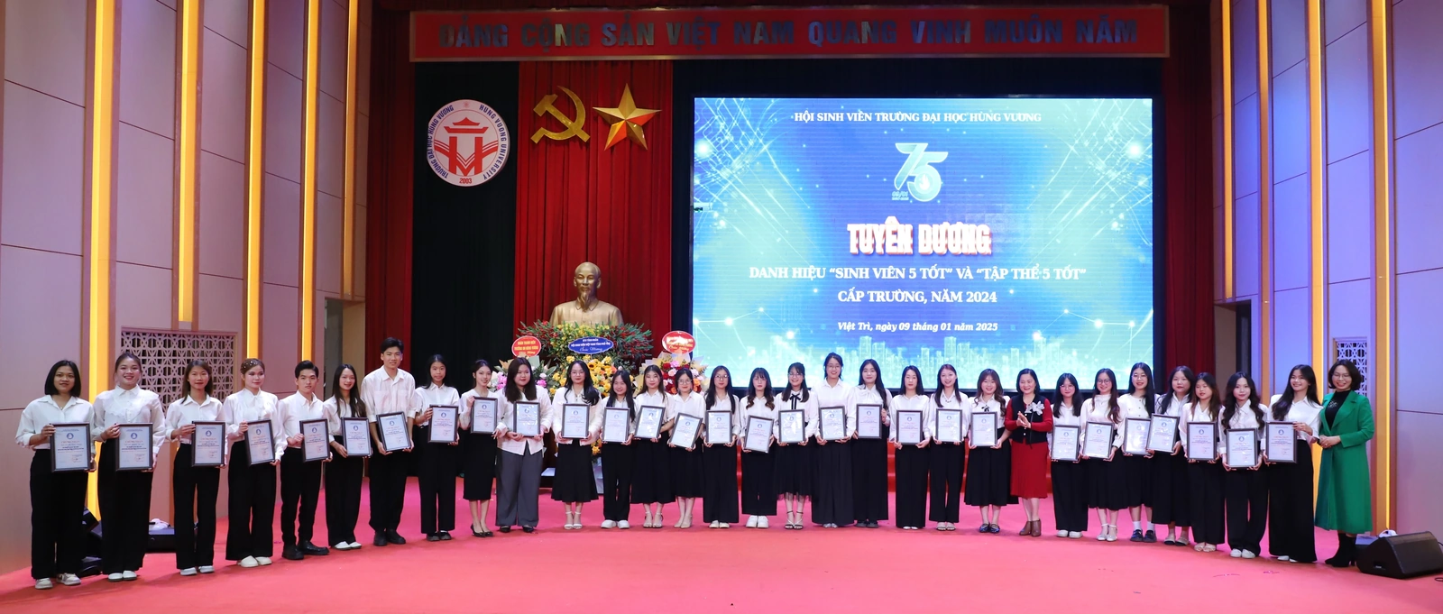 Trường Đại học Hùng Vương kỷ niệm 75 năm Ngày truyền thống học sinh, sinh viên Việt Nam