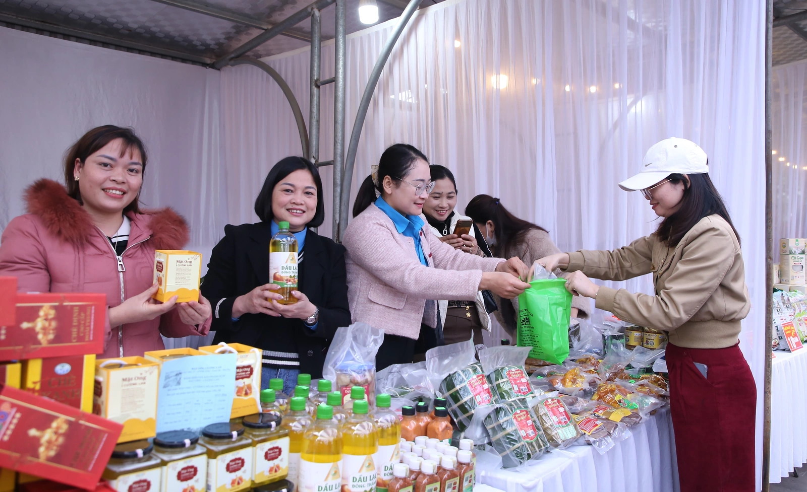 Chương trình “Tết sum vầy – Xuân ơn Đảng” và khai mạc “Chợ Tết Công đoàn năm 2025”