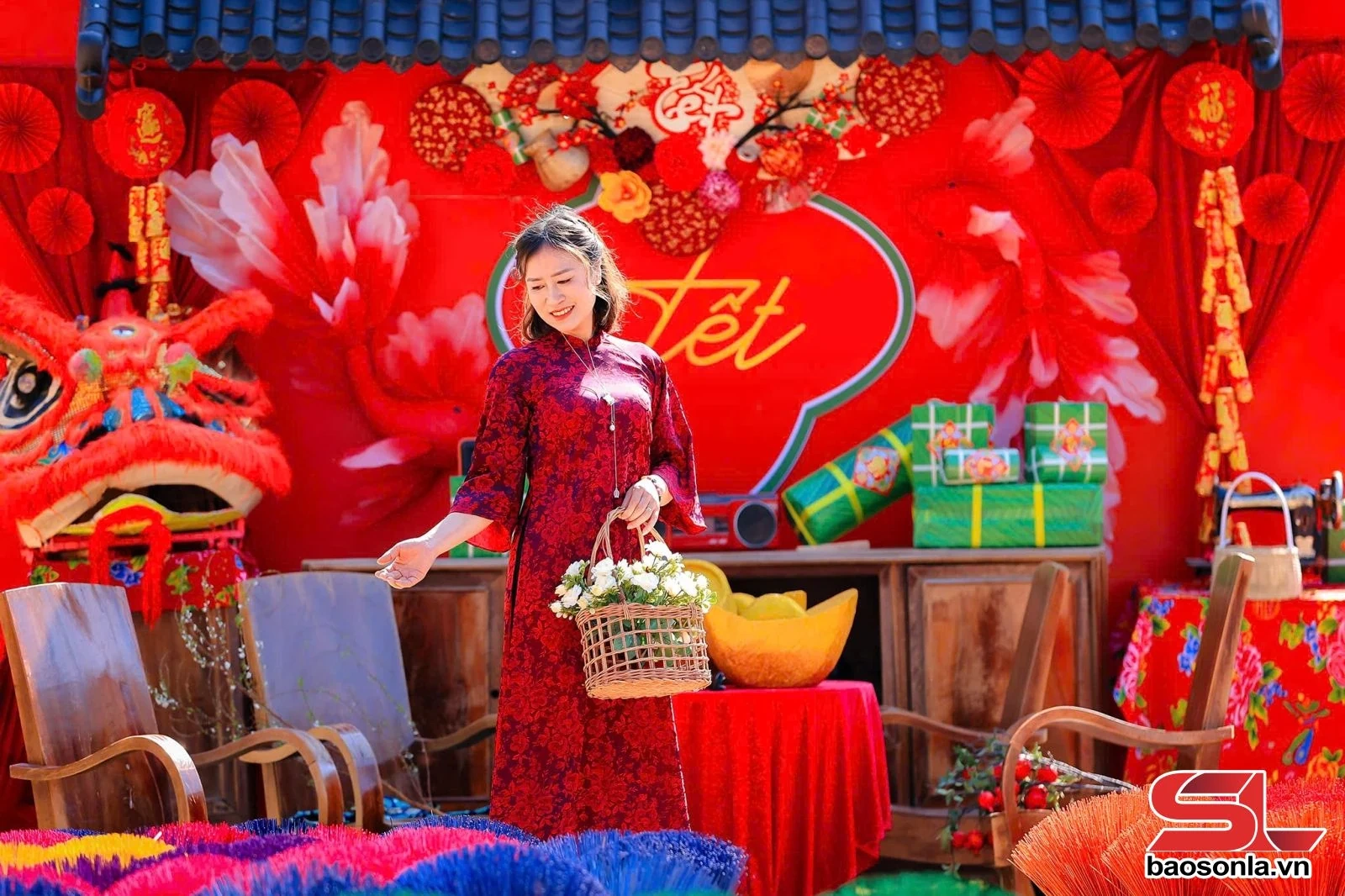 Rực rỡ sắc màu tại “Làng Tết xưa” ở Mộc Châu