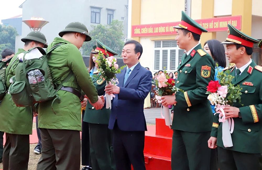 Thành phố Việt Trì tổ chức lễ giao, nhận quân năm 2025