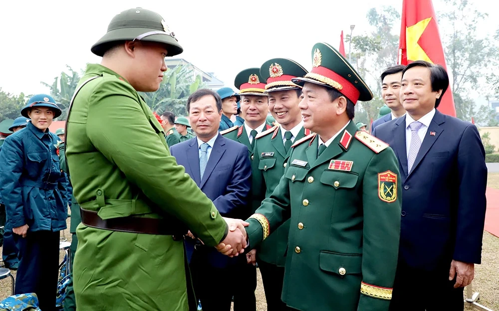 Thành phố Việt Trì tổ chức lễ giao, nhận quân năm 2025