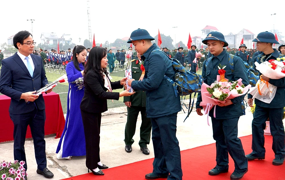 Tưng bừng lễ giao, nhận quân năm 2025