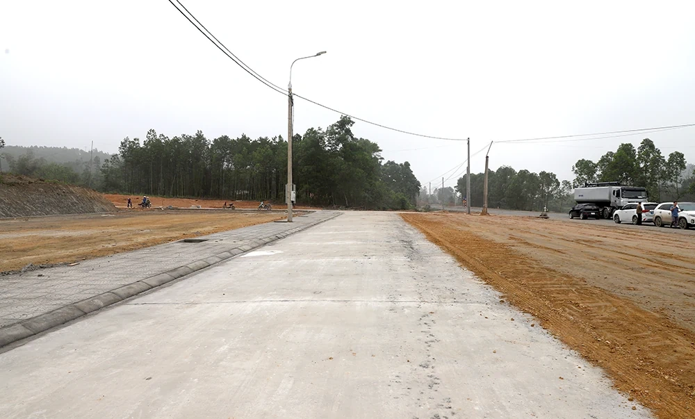 Chủ tịch UBND tỉnh Bùi Văn Quang kiểm tra tiến độ thi công một số công trình giao thông trọng điểm