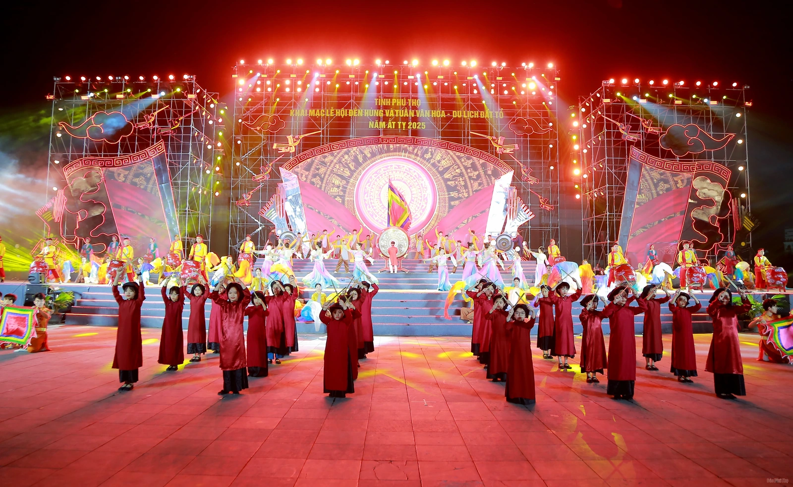 Tổng duyệt chương trình nghệ thuật khai mạc Lễ hội Đền Hùng và Tuần Văn hóa - Du lịch Đất Tổ năm Ất Tỵ 2025