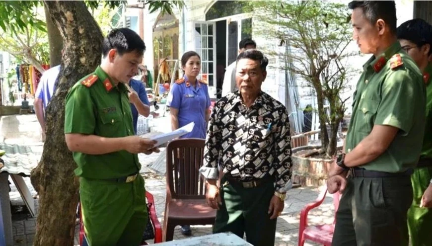 Công, tội phân minh!