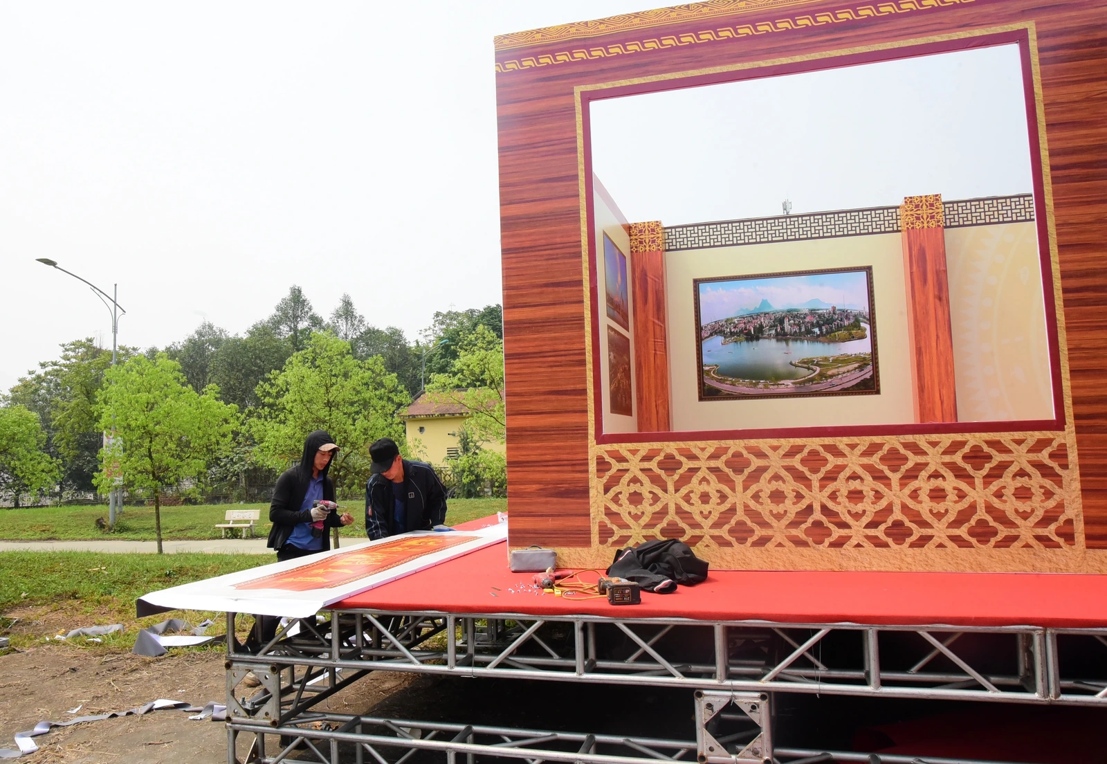 Lắp đặt trại văn hóa dịp Giỗ Tổ Hùng Vương năm 2025