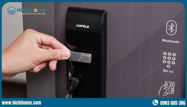 Khóa thẻ từ là gì? Khám phá công nghệ hiện đại của khóa cửa thẻ từ 2025