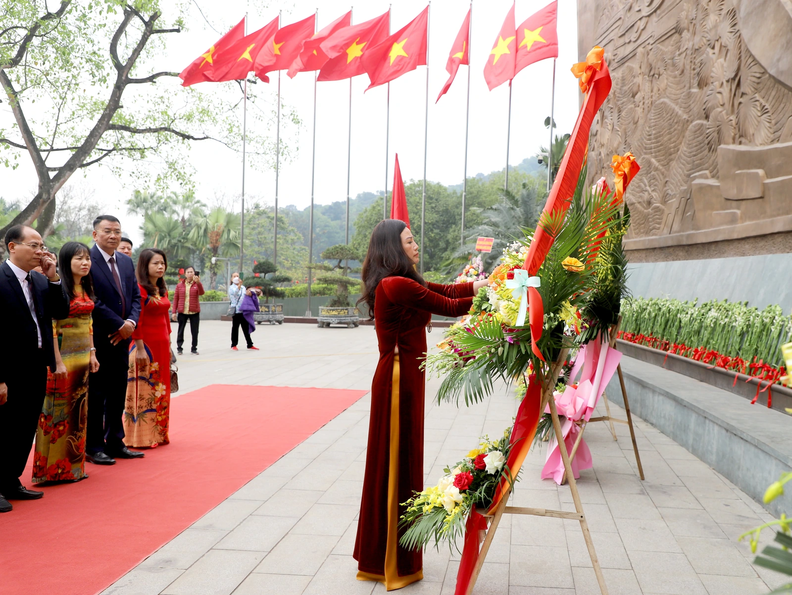 Huyện Thanh Ba dâng hương tưởng niệm các Vua Hùng