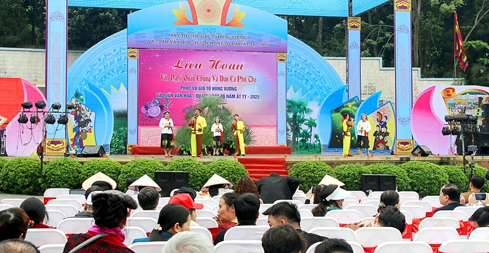 Khai mạc Liên hoan Văn nghệ quần chúng và Dân ca Phú Thọ