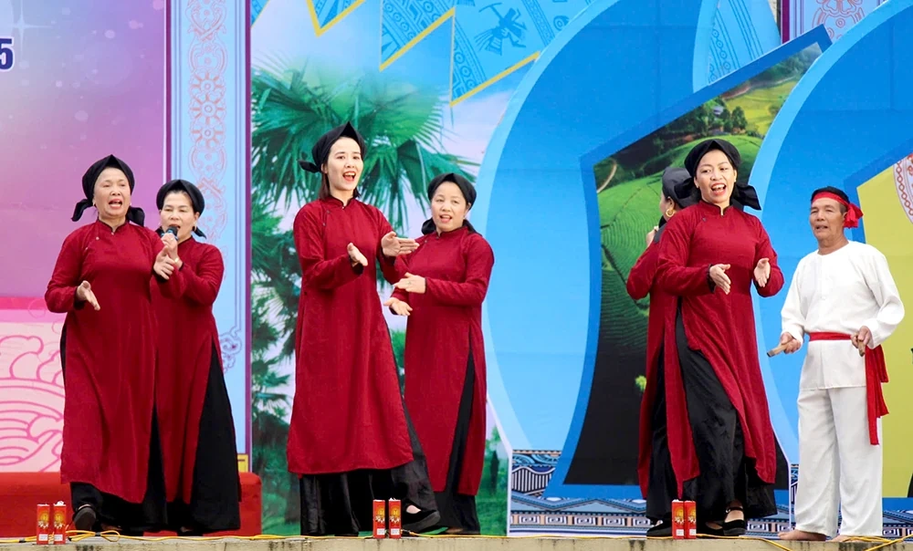 Khai mạc Liên hoan Văn nghệ quần chúng và Dân ca Phú Thọ