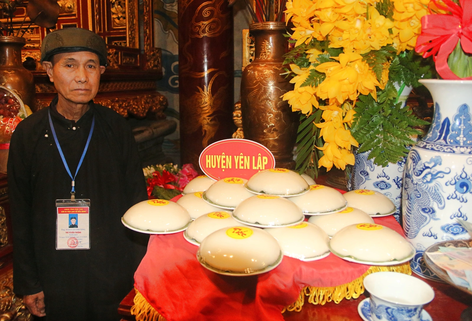 Dâng bánh chưng, bánh giầy lên các Vua Hùng