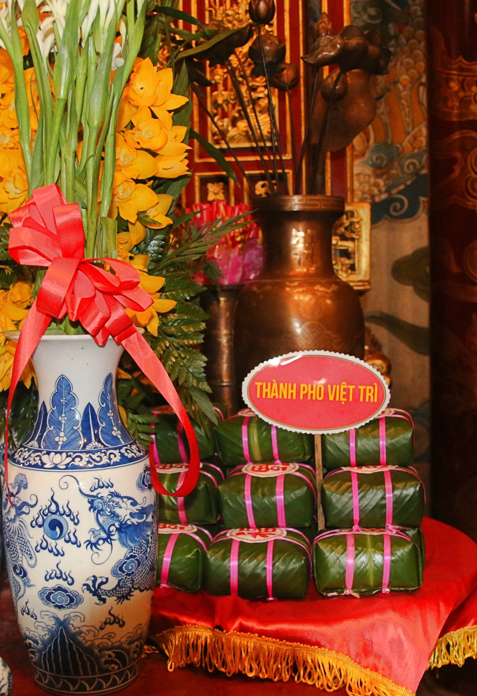 Dâng bánh chưng, bánh giầy lên các Vua Hùng