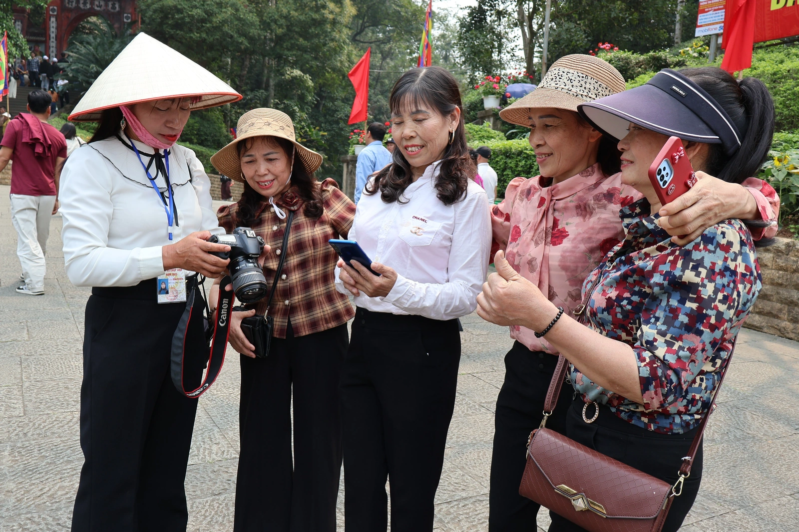 Tạo dựng hình ảnh lễ hội văn minh trong lòng du khách
