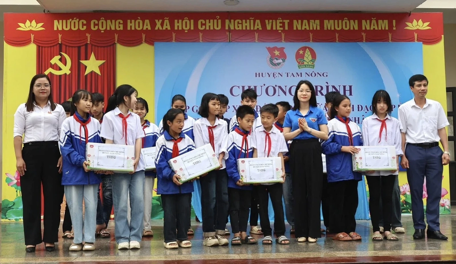 Gặp gỡ, tiếp xúc, đối thoại giữa lãnh đạo cấp ủy, đại biểu HĐND tỉnh, chính quyền địa phương với thiếu nhi