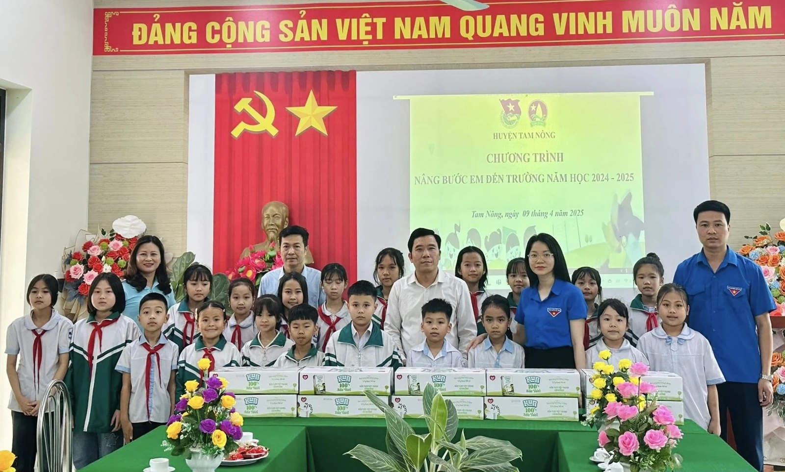 Chương trình “Nâng bước em đến trường” năm học 2024-2025