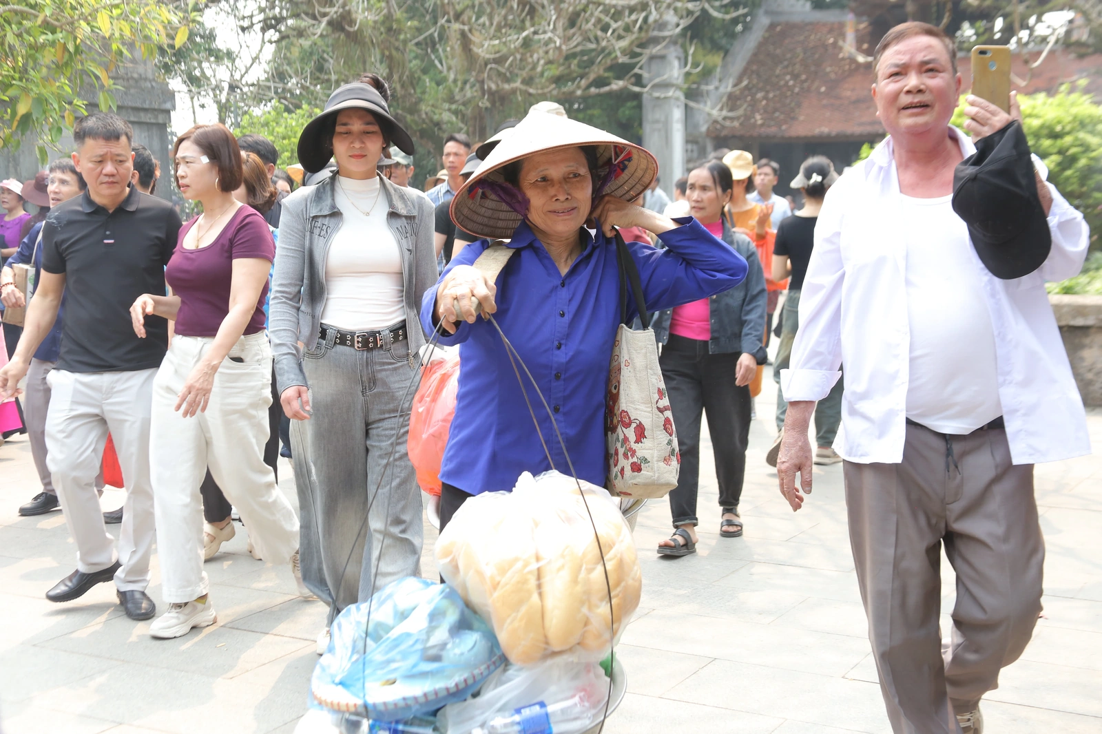 Gánh lễ lên Đền
