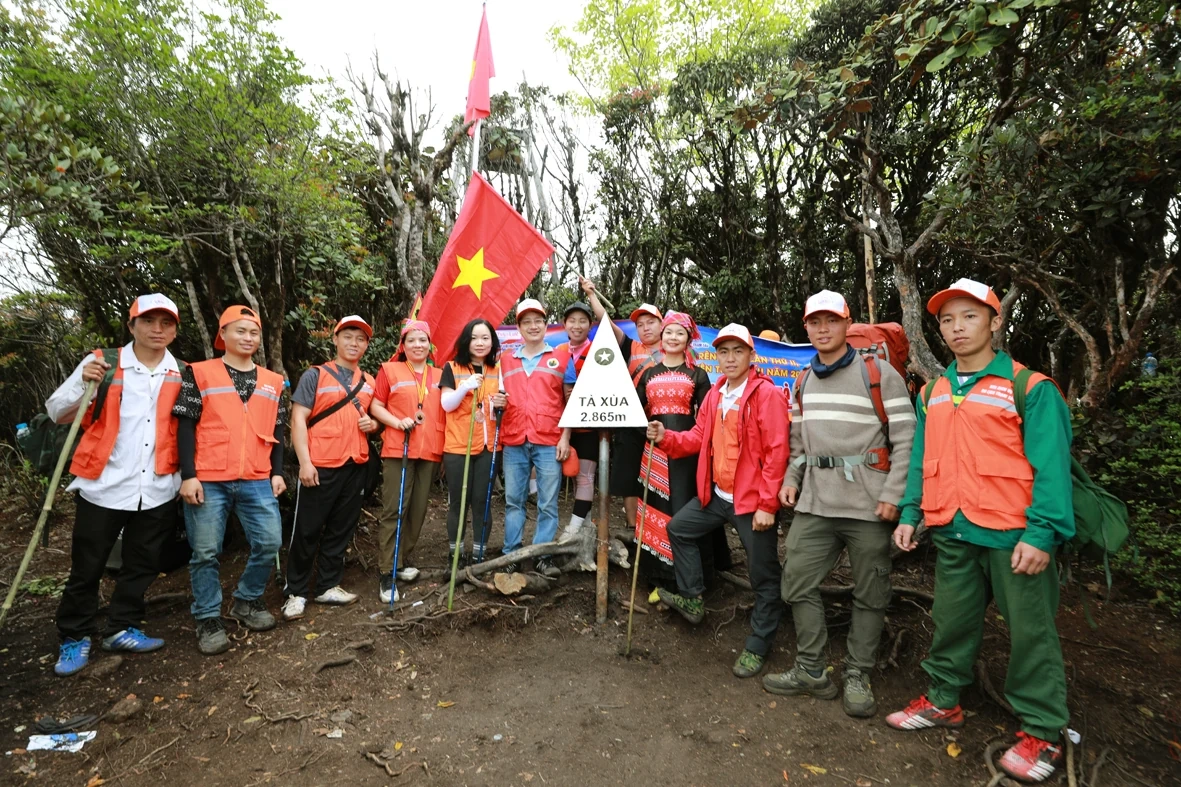 Hành trình “Bước chân trên mây” chinh phục đỉnh Tà Xùa