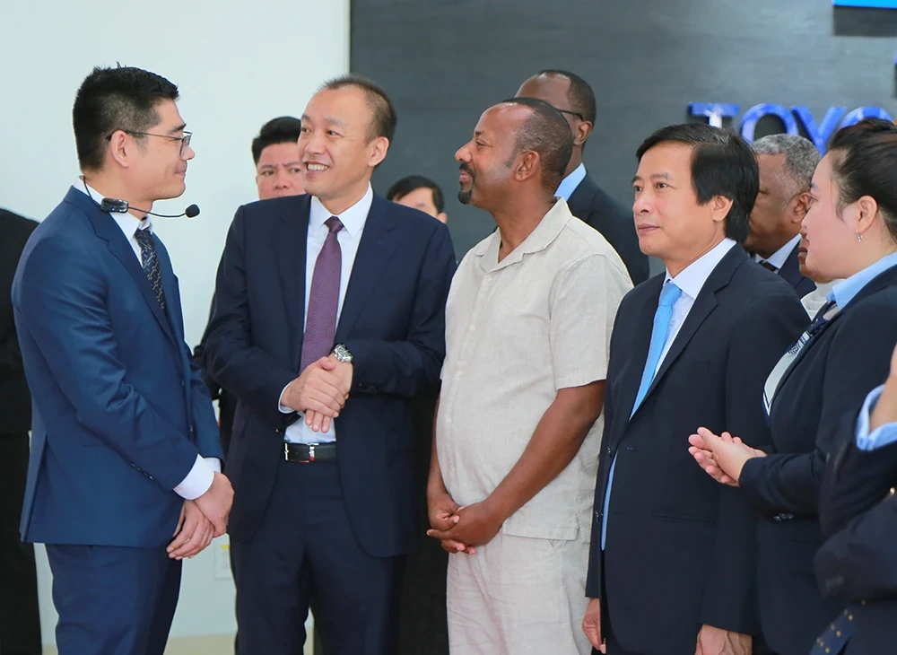 Thủ tướng Ethiopia thăm Công ty năng lượng mặt trời tại Phú Thọ