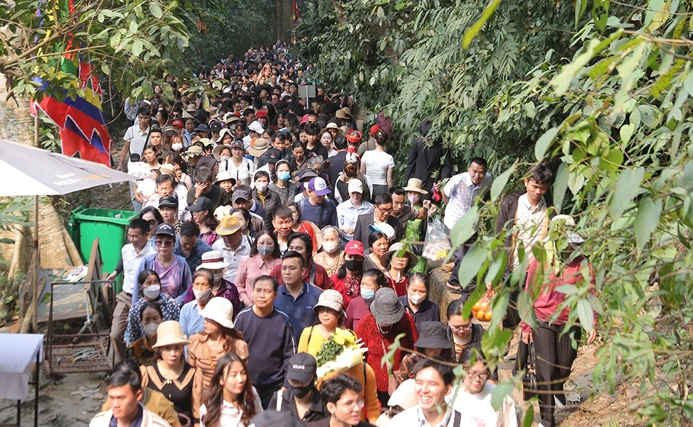 Thiêng liêng cội nguồn dân tộc