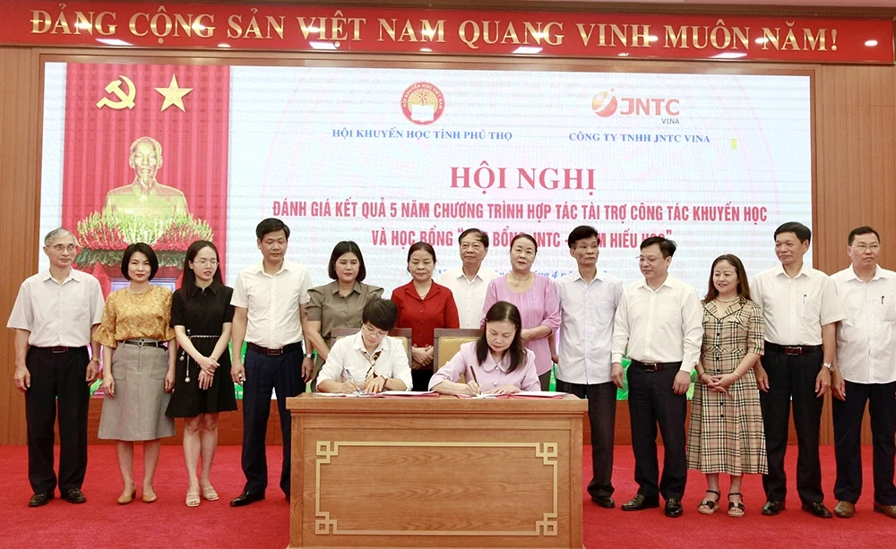 Hội nghị đánh giá 5 năm hợp tác tài trợ công tác khuyến học và học bổng “JNTC-Vì em hiếu học”