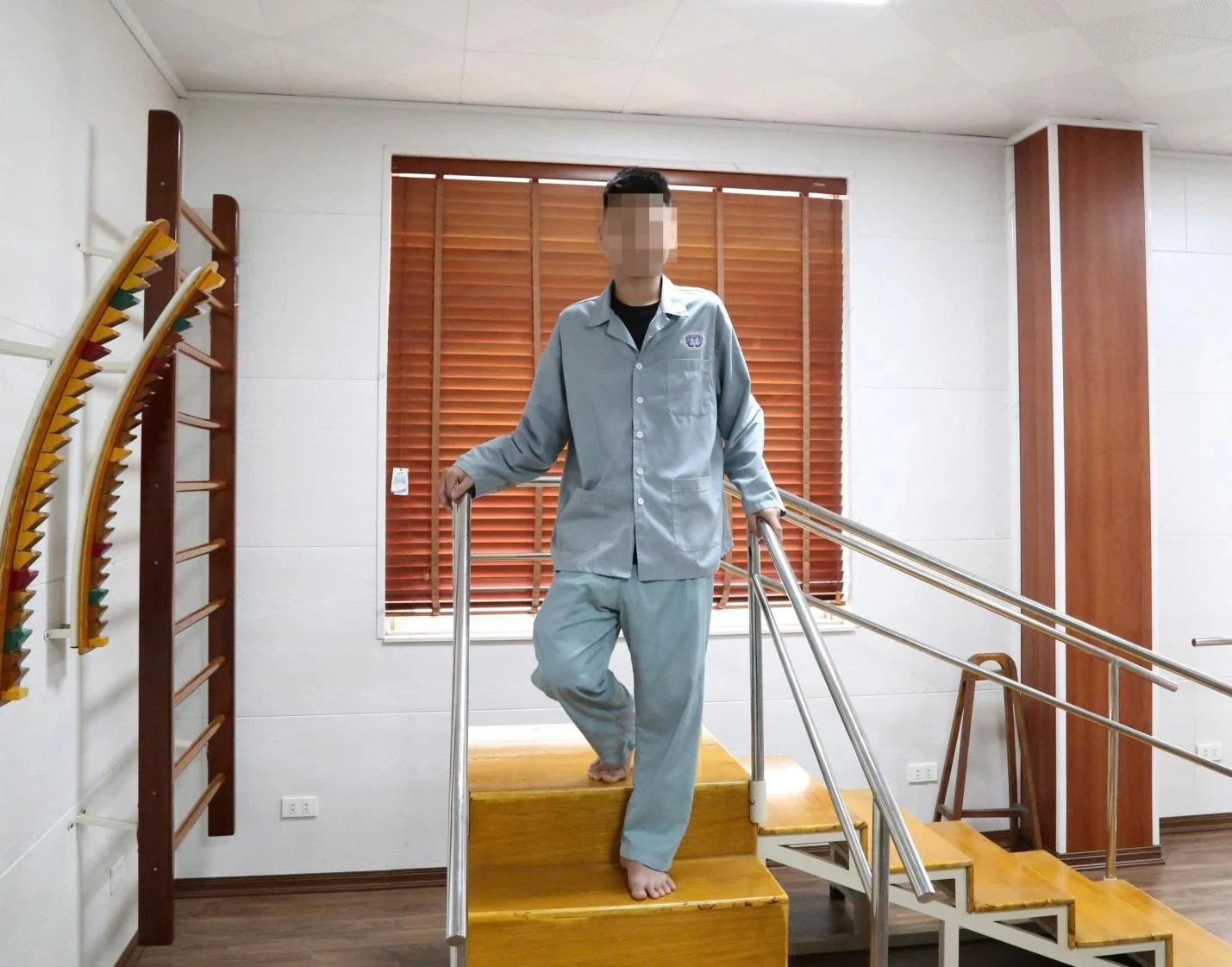 Hành trình hồi phục kỳ diệu của cậu bé 14 tuổi mắc bệnh viêm tủy ngang