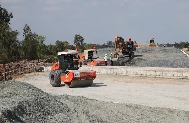 Thủ tướng: Đẩy nhanh tiến độ, hoàn thành 3.000km đường bộ cao tốc trong năm 2025