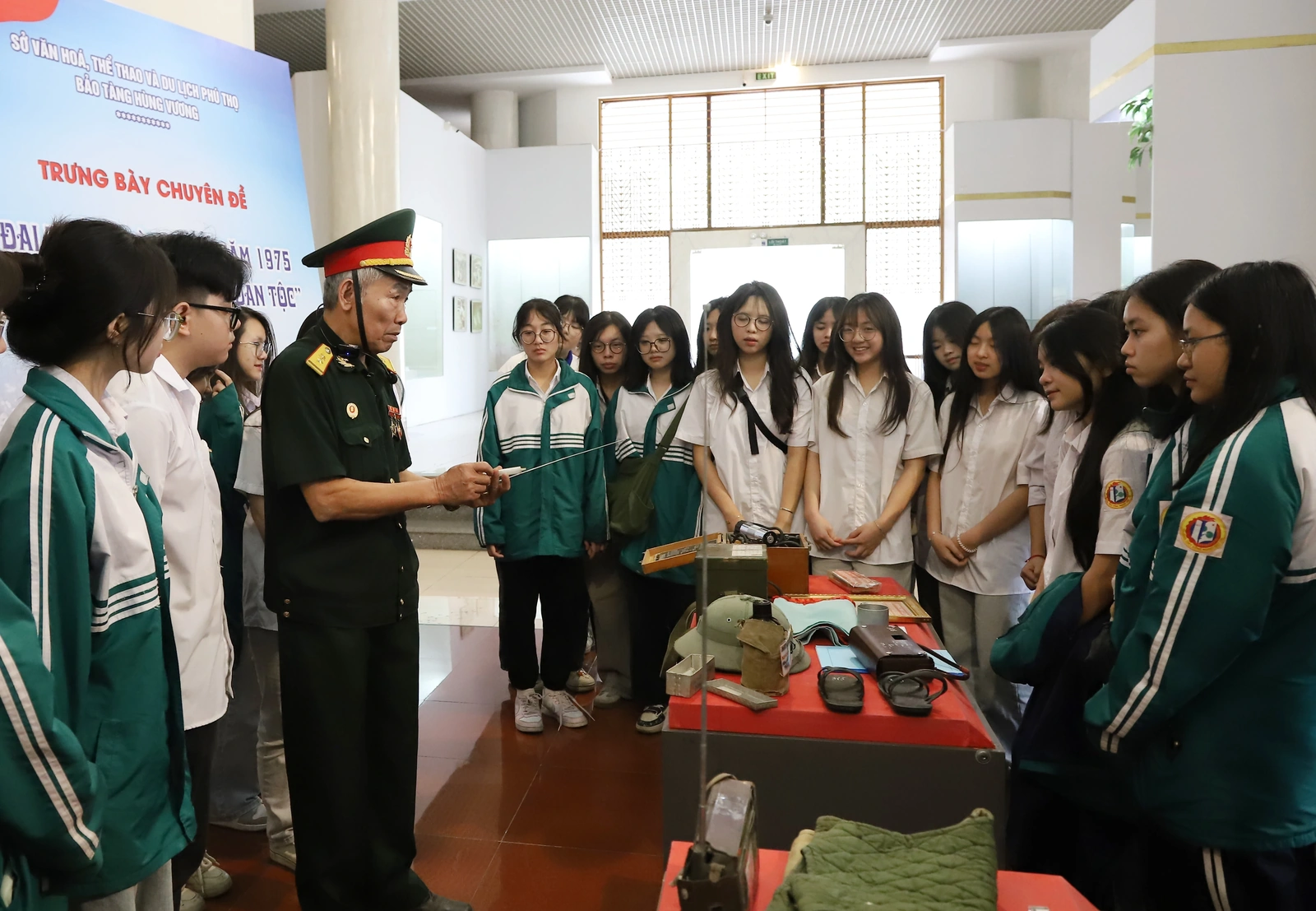 Khai mạc trưng bày chuyên đề “Đại thắng mùa Xuân năm 1975 - Sức mạnh đại đoàn kết dân tộc”