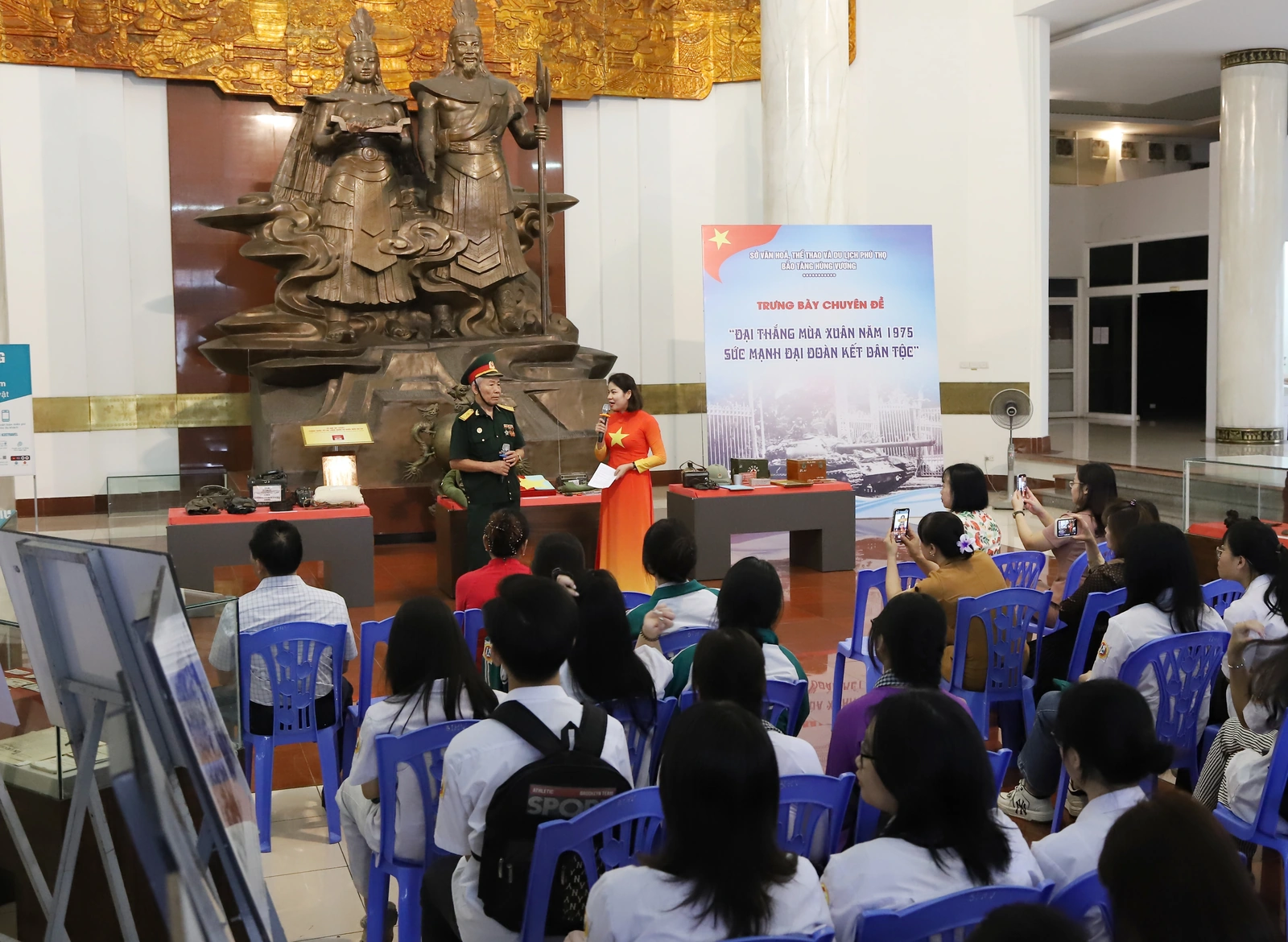Khai mạc trưng bày chuyên đề “Đại thắng mùa Xuân năm 1975 - Sức mạnh đại đoàn kết dân tộc”