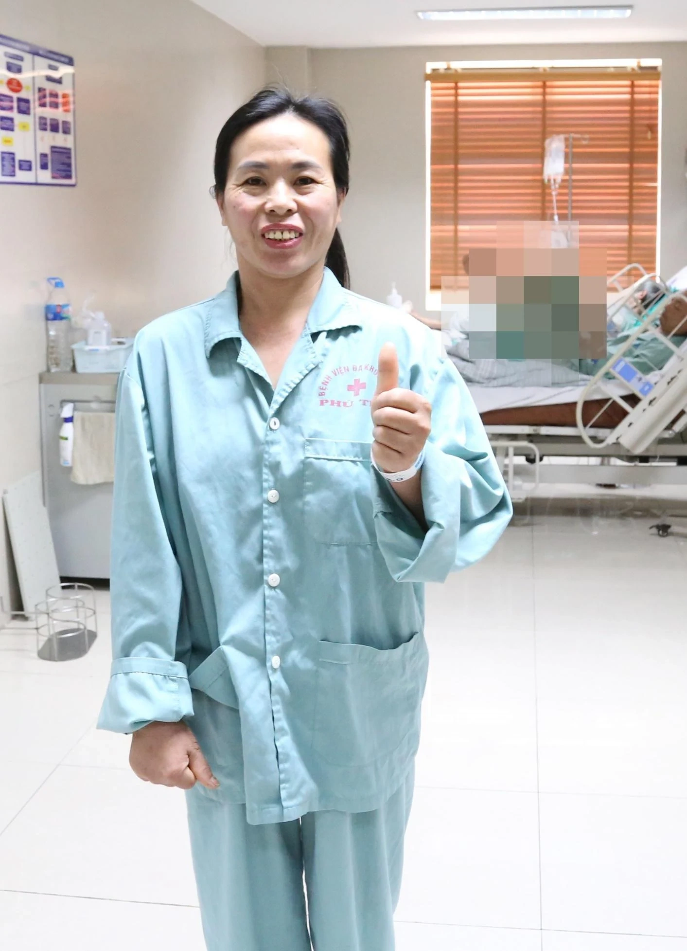 Mắc phải hội chứng lạ, người phụ nữ đau đớn mỗi khi chạm tay vào nước