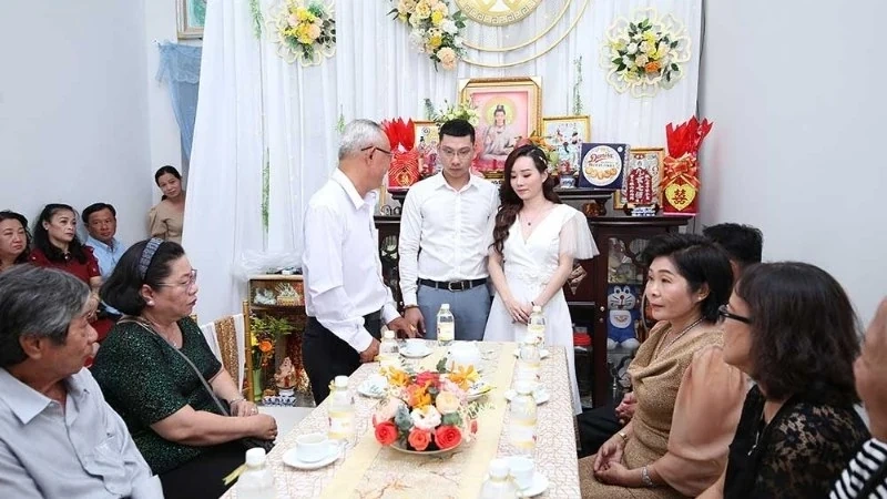 Dạm ngõ mặc gì? Cùng Thời Trang Cưới bỏ túi ngay những trang phục đẹp, lịch sự