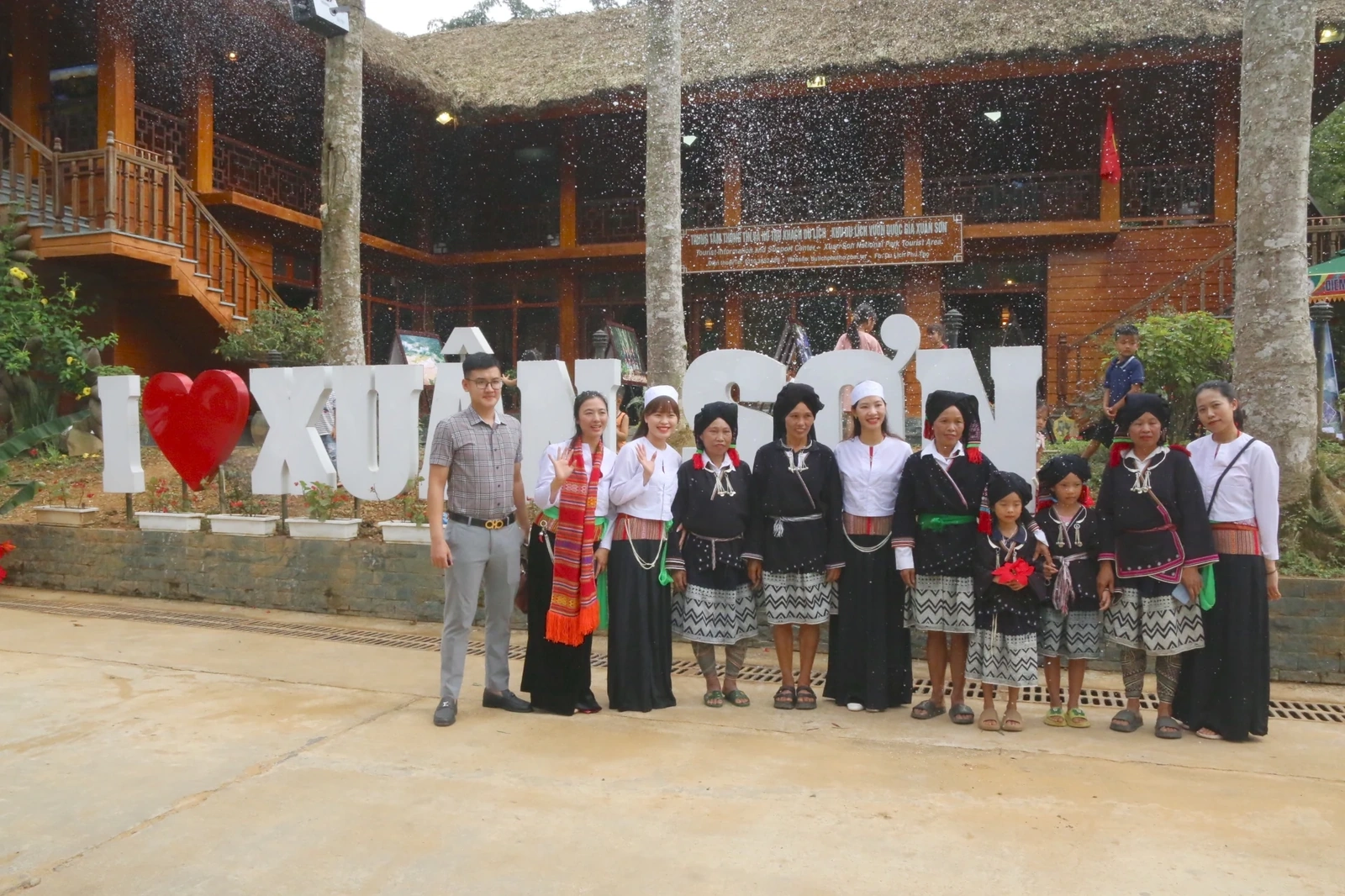 Phú Thọ đón gần 100.000 lượt khách dịp nghỉ lễ 30/4 - 1/5