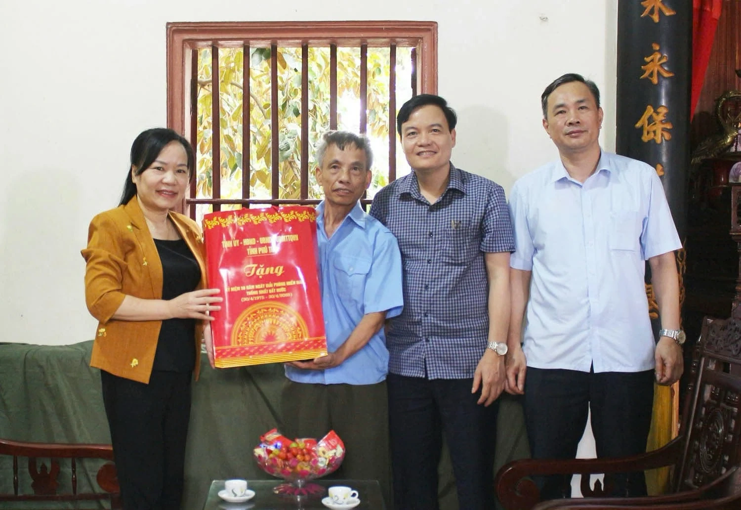 Trưởng Ban Nội chính Tỉnh ủy thăm, tặng quà thương binh, người có công tại Thanh Thuỷ