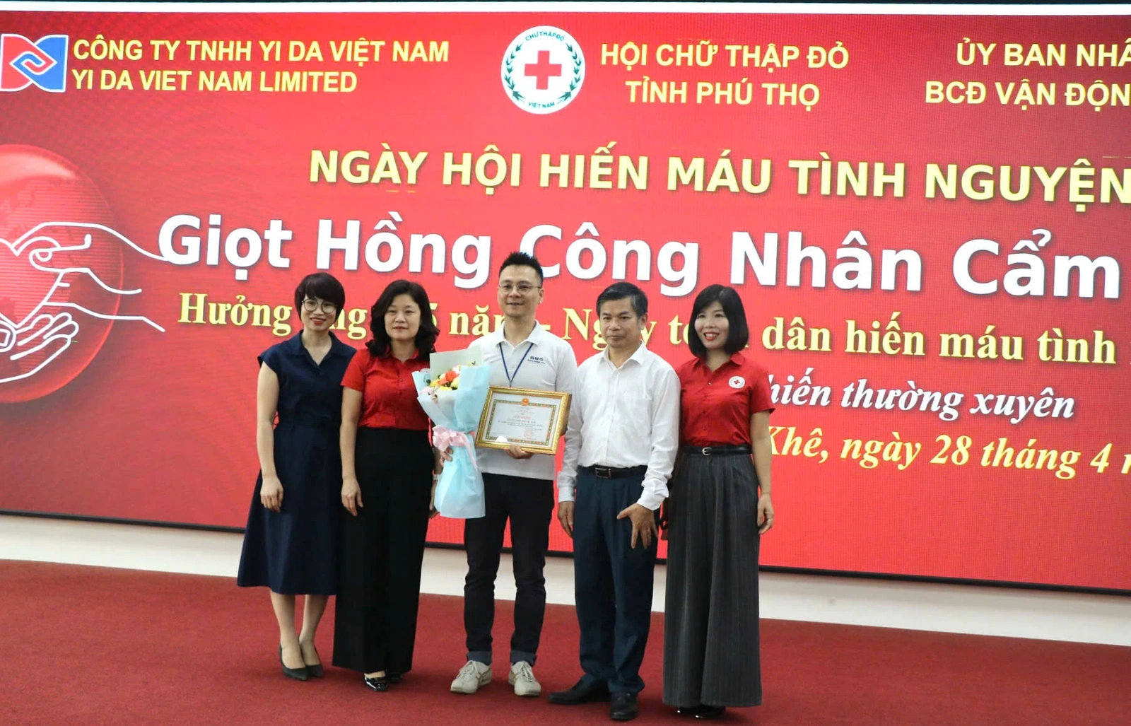Ngày hội hiến máu tình nguyện “Giọt hồng công nhân Cẩm Khê