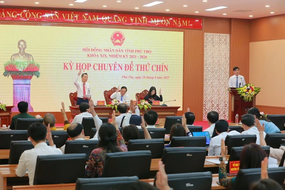 Nghị quyết thông qua danh mục bổ sung các dự án thu hồi đất; danh mục các dự án chuyển mục đích sử dụng đất trồng lúa, đất rừng sản xuất; danh mục các dự án đang thực hiện tại các Nghị quyết đã được Hội đồng nhân dân tỉnh thông qua còn hiệu lực nhưng phải điều chỉnh, bổ sung