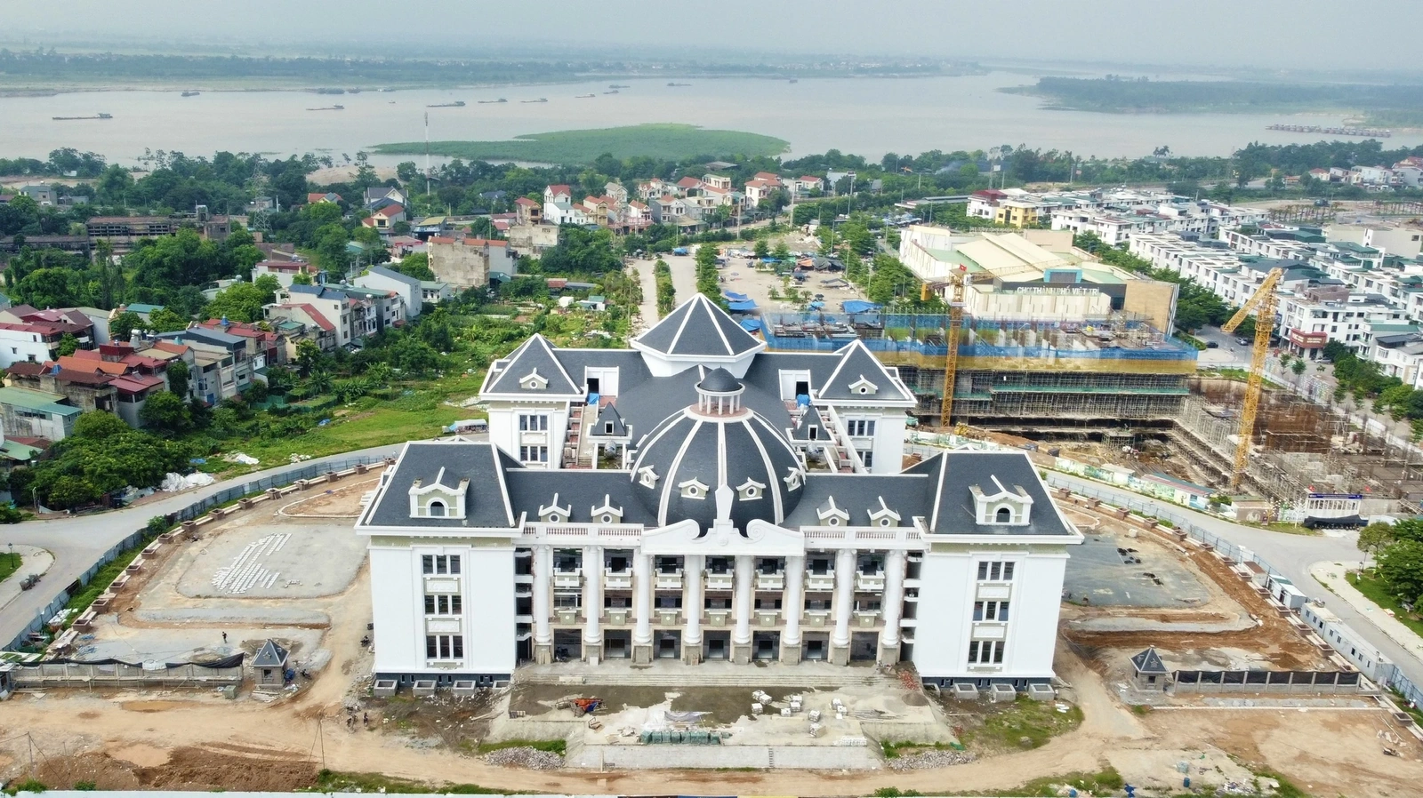 Cận cảnh các hạng mục đang dần hoàn thiện của Nhà Văn hóa nghệ thuật tỉnh