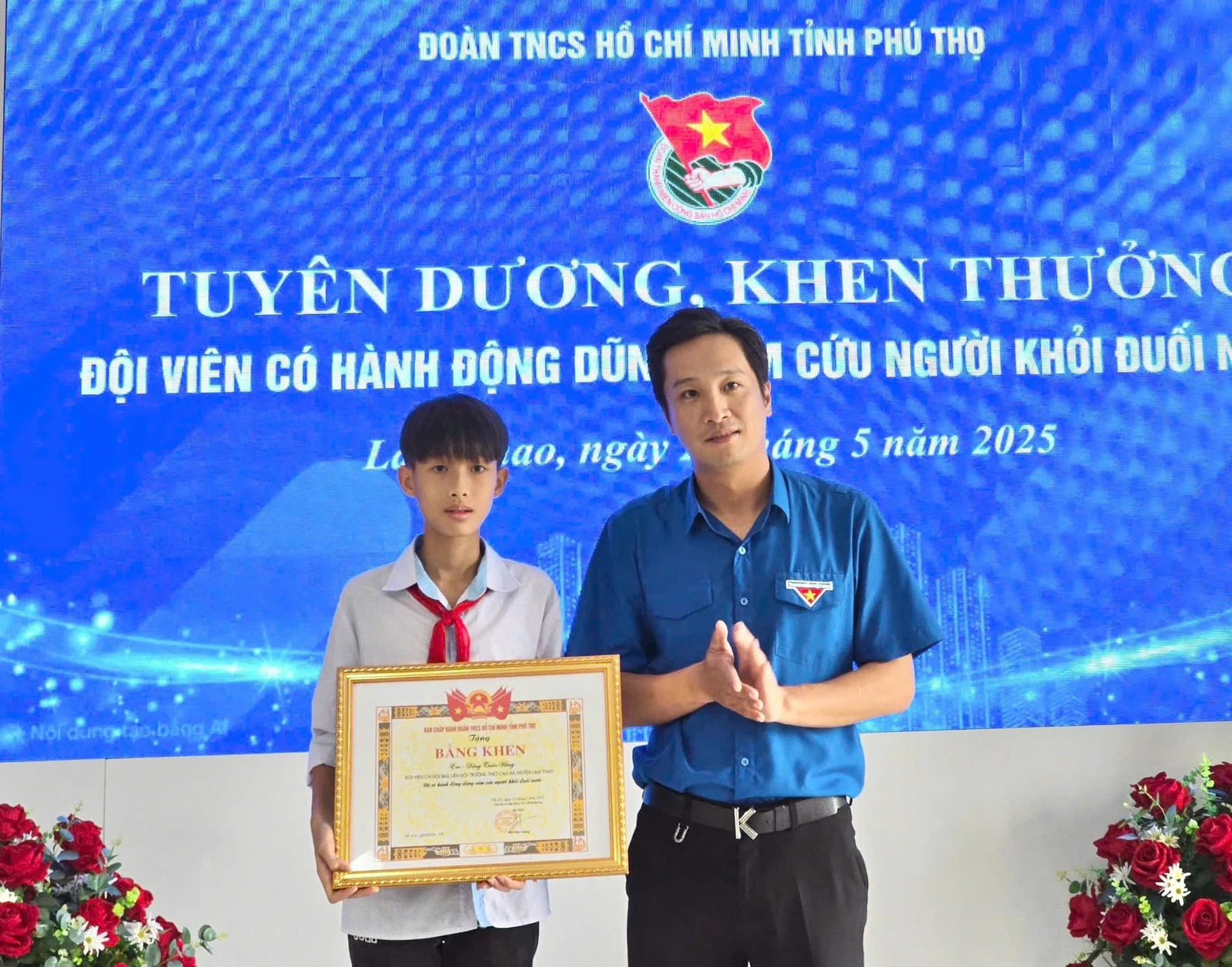 Truy tặng Huy hiệu “Tuổi trẻ dũng cảm” cho thanh niên tử nạn khi cứu người đuối nước