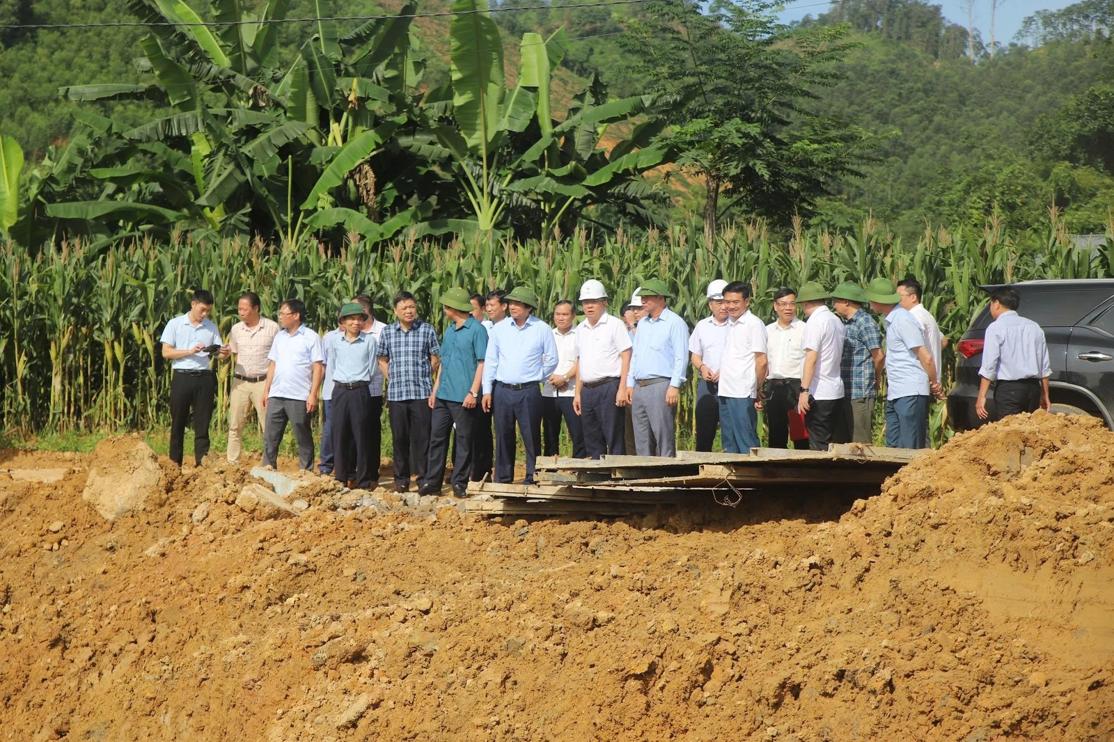 Kiểm tra tiến độ giải phóng mặt bằng, tái định cư dự án đường dây 500kV Lào Cai - Vĩnh Yên