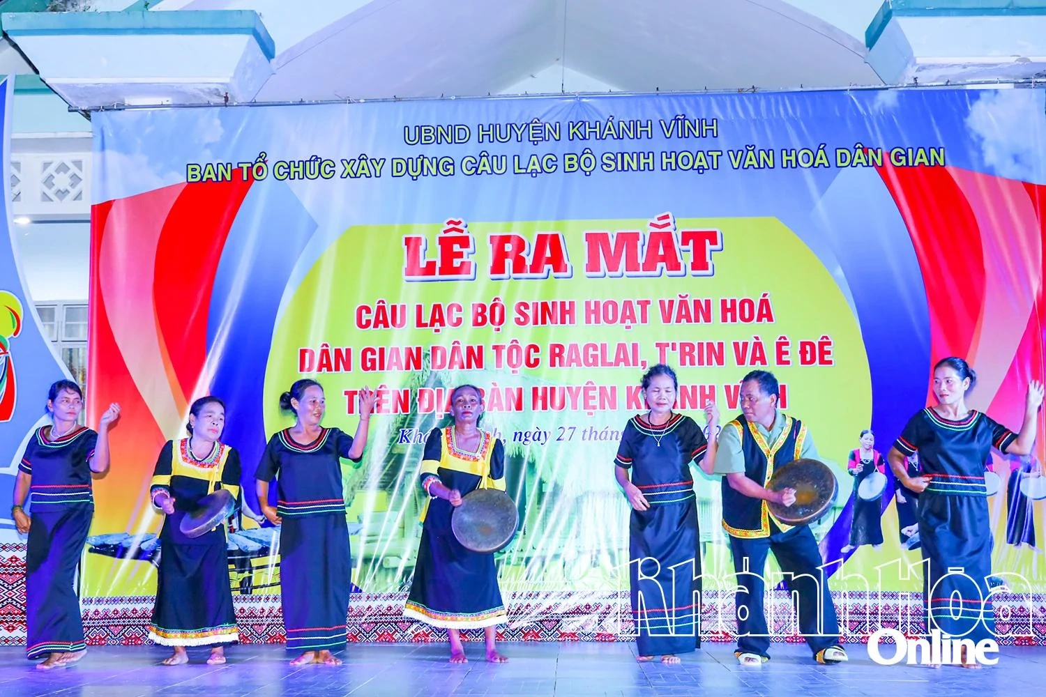 Ngân vang tiếng mã la