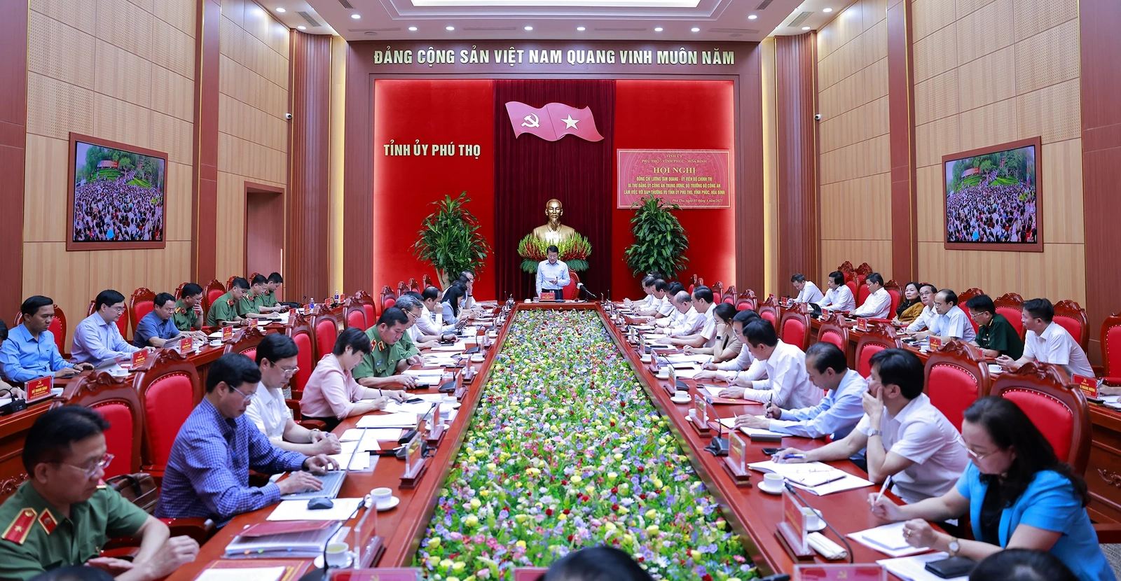 Bộ trưởng Bộ Công an Lương Tam Quang làm việc với Ban Thường vụ Tỉnh ủy Phú Thọ, Vĩnh Phúc, Hòa Bình