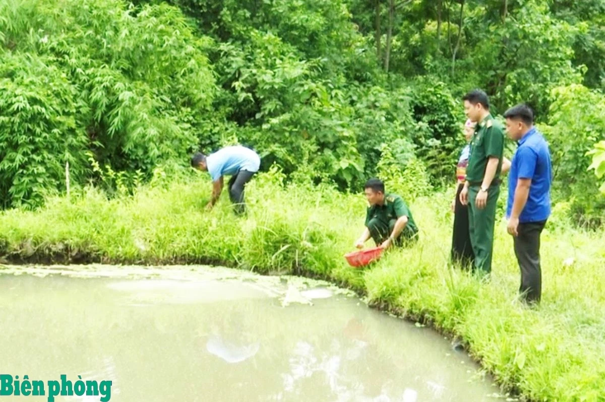 Học tiếng của đồng bào để thực hiện tốt nhiệm vụ chính trị