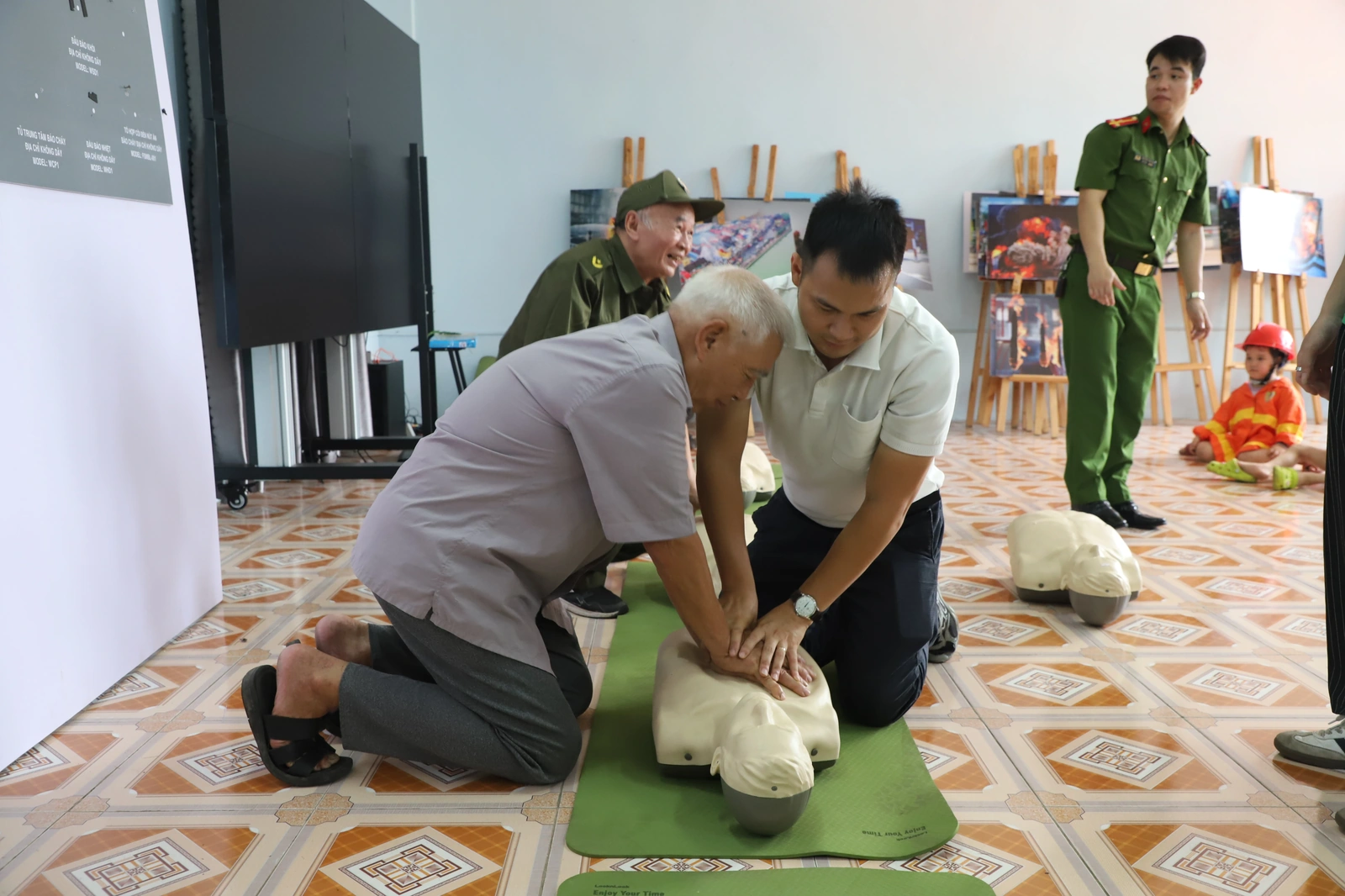Một ngày trải nghiệm tại Trung tâm giáo dục cộng đồng về phòng cháy chữa cháy và cứu nạn cứu hộ