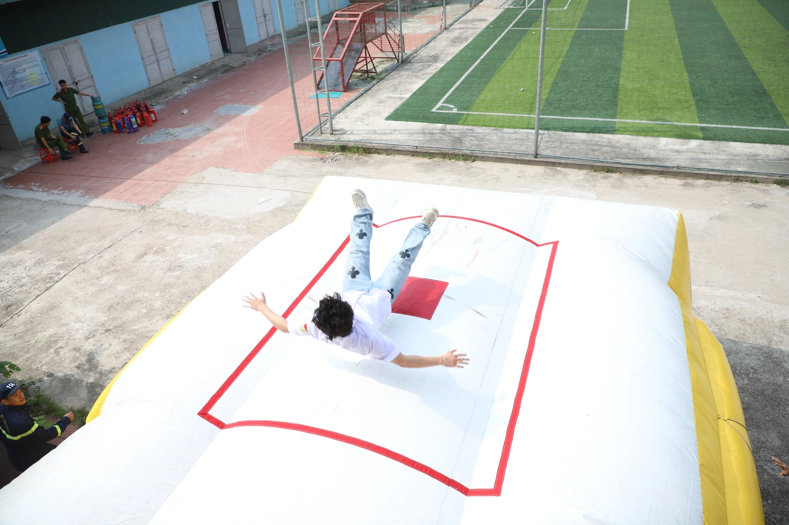 Một ngày trải nghiệm tại Trung tâm giáo dục cộng đồng về phòng cháy chữa cháy và cứu nạn cứu hộ