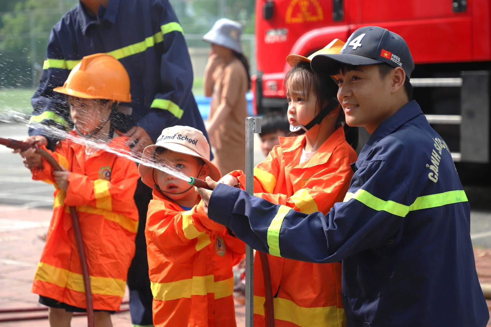 Một ngày trải nghiệm tại Trung tâm giáo dục cộng đồng về phòng cháy chữa cháy và cứu nạn cứu hộ