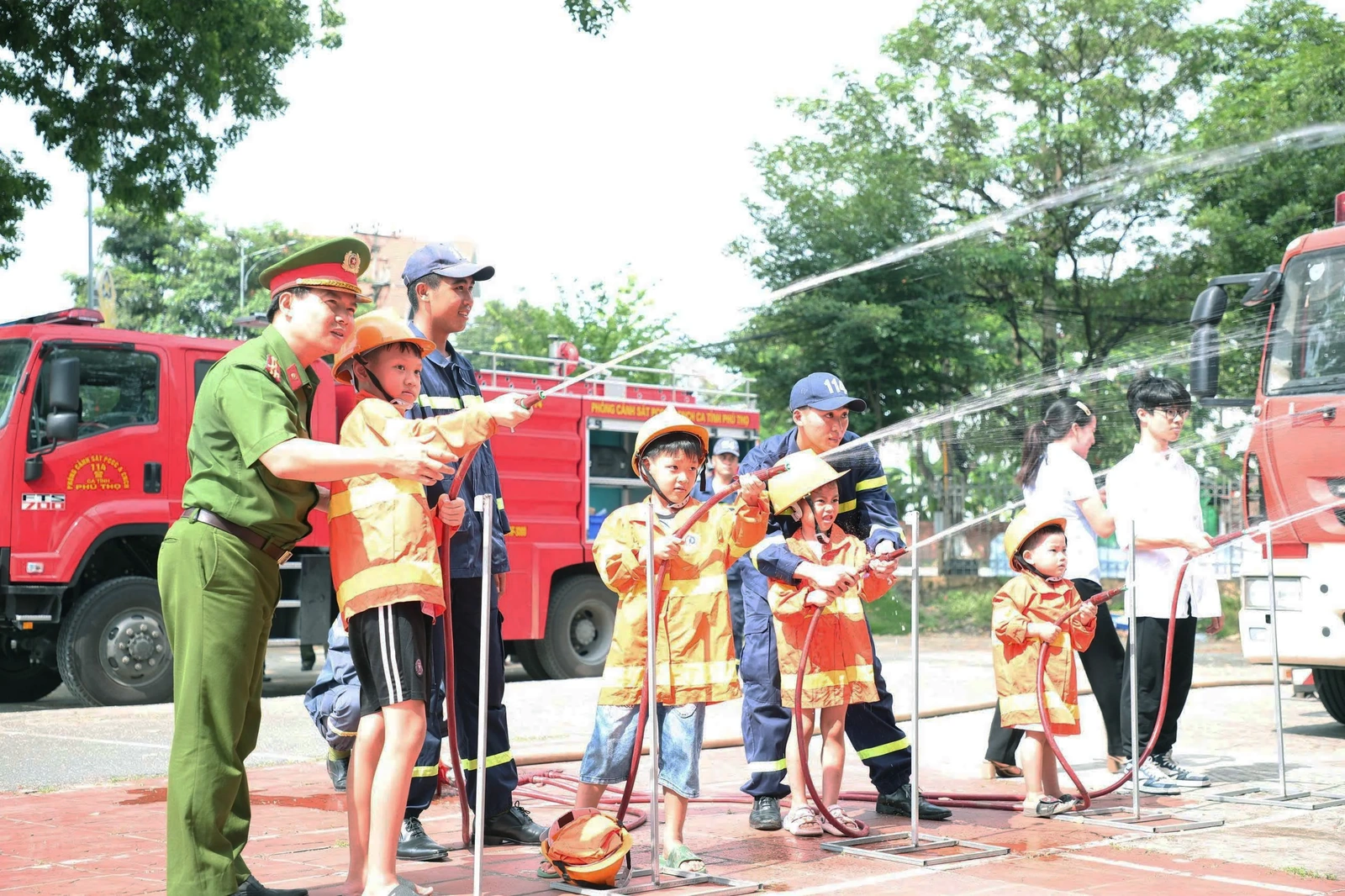 Một ngày trải nghiệm tại Trung tâm giáo dục cộng đồng về phòng cháy chữa cháy và cứu nạn cứu hộ